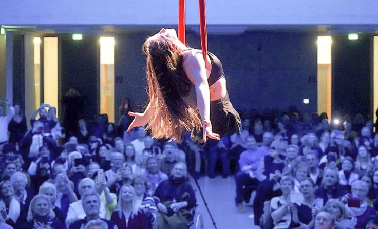  Die Luftakrobatik-Show Brickers begeisterte die Zuschauer. Foto: Peter Sommer/Fotopress