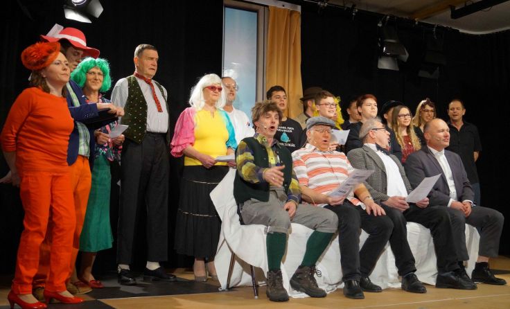 Dreimal ist in Grünau das bunte Programm des Pfarrkabaretts zu sehen. Foto: privat