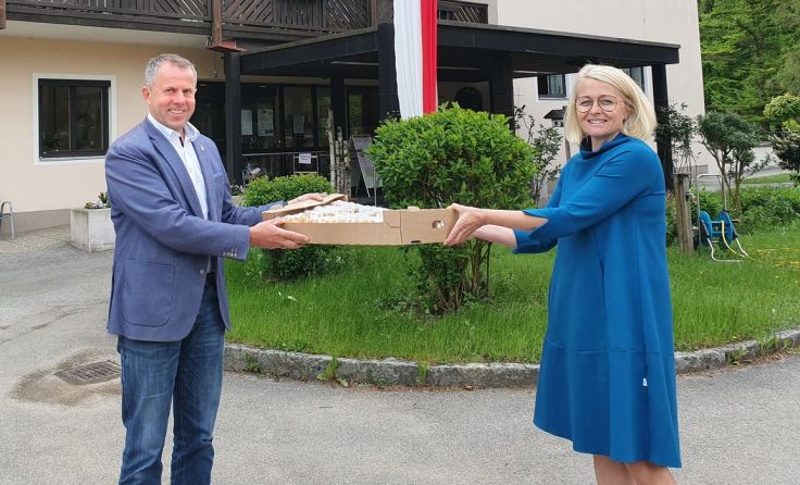 Bgm. LAbg. Rudi Raffelsberger mit Heimleiterin Karin Maurer-Sonntag Foto: ÖVP