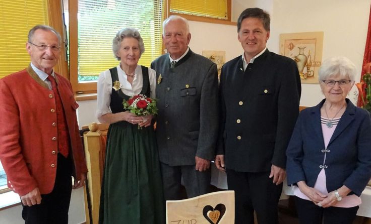 Rosa und Max Pointl mit Gratulanten Foto: privat