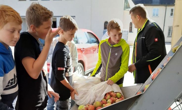 Auch viele Schulklassen kamen, um Saft zu pressen. Foto: Gemeinde