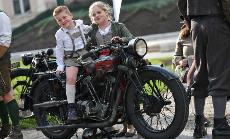 Auch kleine Oldtimer-Fans sind willkommen. Foto: Wolfgang Spitzbart