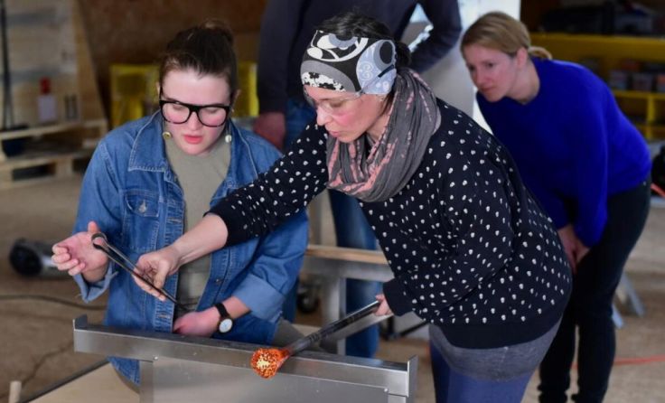 Verena Schatz eröffnet in St. Konrad ihren Glass Maker Space. (Foto: Wassner)