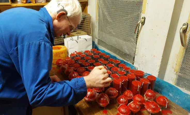 Horst Oberndorfer geht in der Arbeit mit Wachs auf. (Foto: Oberndorfer)