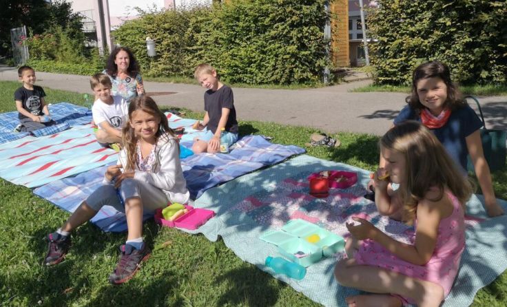 Die gesunde Jause ist als Picknick gleich doppelt so gut. (Foto: VS Gschwandt)