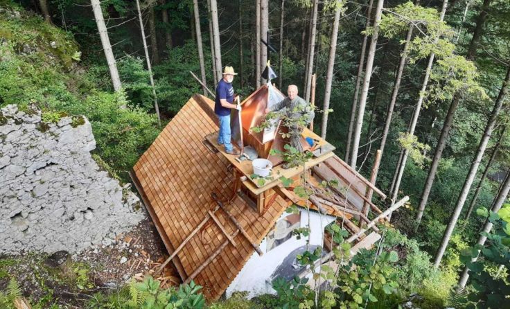 Franz Mayrhofer und Hans Klampferer bei Arbeiten auf dem Glockenturm (Foto: privat)