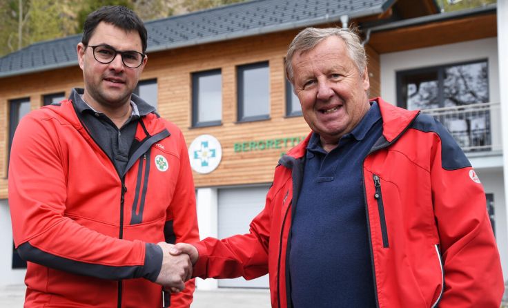Stefan Oberkalmsteiner übernimmt die Gmundner Bergrettung von Bernhard Ebner (Foto: BRD Gmunden)