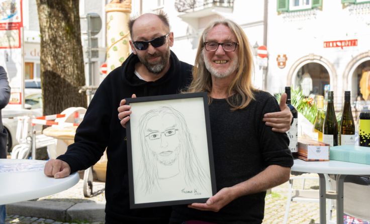 Künstler Franz Krummholz porträtierte Ferdinand Reisenbichler. (Foto: Lebenshilfe Oberösterreich)