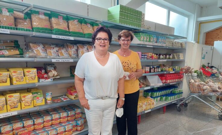 Obfrau Walpurga Hackmair und Flohmarkt-Leiterin Johanna Harringer (Foto: Tóth)