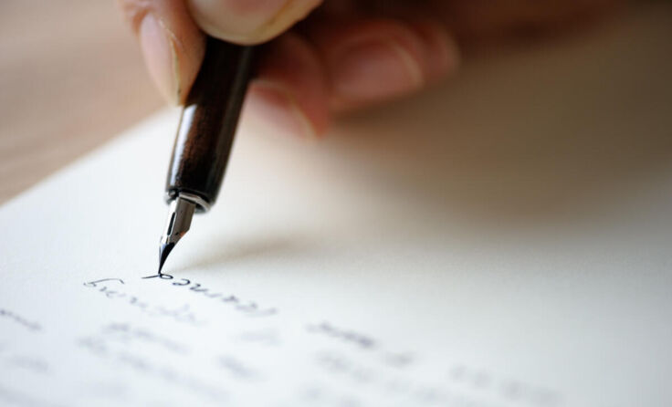Writing letter to a friend (Foto: Erkki Makkonen)