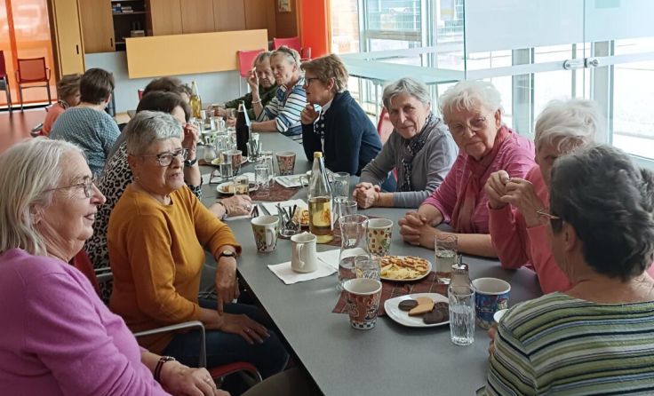 Gesprächsrunde im Plauderstüberl (Foto: Verein diziwi)