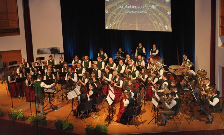 Die Pinsdorfer Musiker luden in den Toscana Congress. (Foto: Pinsdorf)