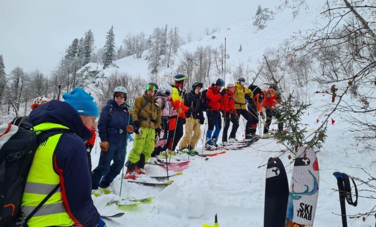Großer Bergrettungseinsatz nach einem Lawinenabgang in Gosau. (Foto: Bergrettung)