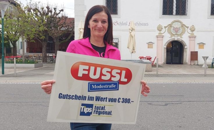 Sigrid Nigl freut sich über ihren 300 Euro-Modegutschein. (Foto: Tóth)