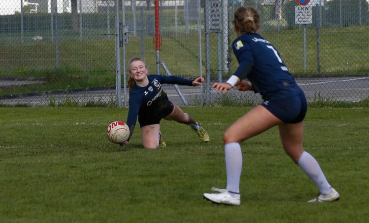 Tolle Abwehrleistung der 19jährigen Julia Beisskammer (Foto: Ketter)