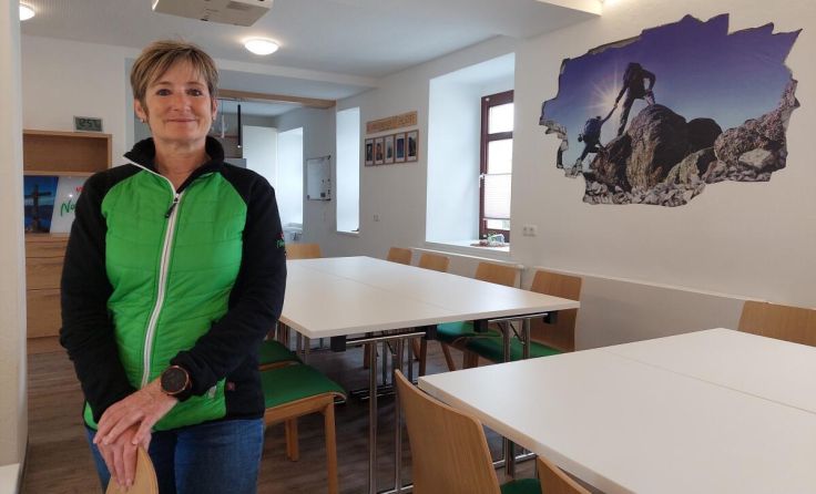Silvia Hufnagl im runderneuerten Vereinsheim (Foto: Tóth)
