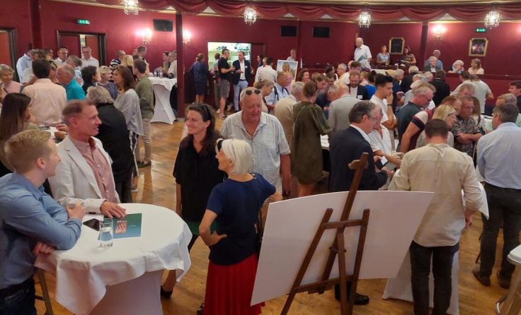 Viele Gmundner nutzten die Möglichkeit zur Information. (Foto: Tóth)