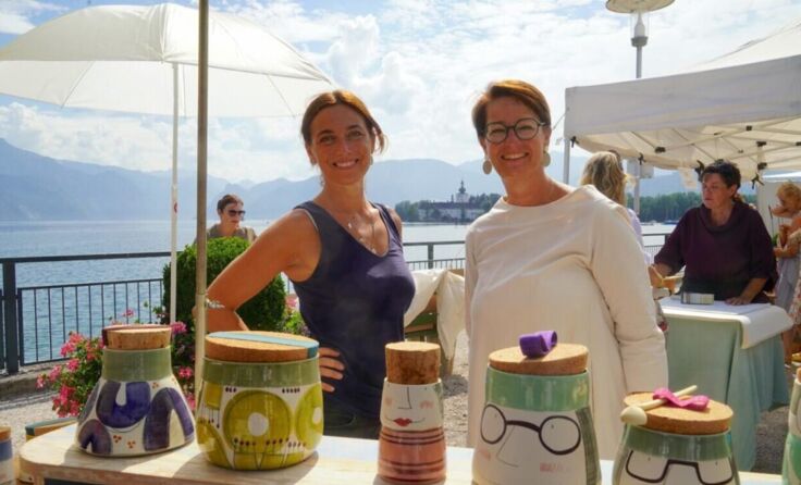 Künstlerin Pamela Venturi (l.) mit Organisatorin Eva Fürtbauer (Foto: Peter Sommer)