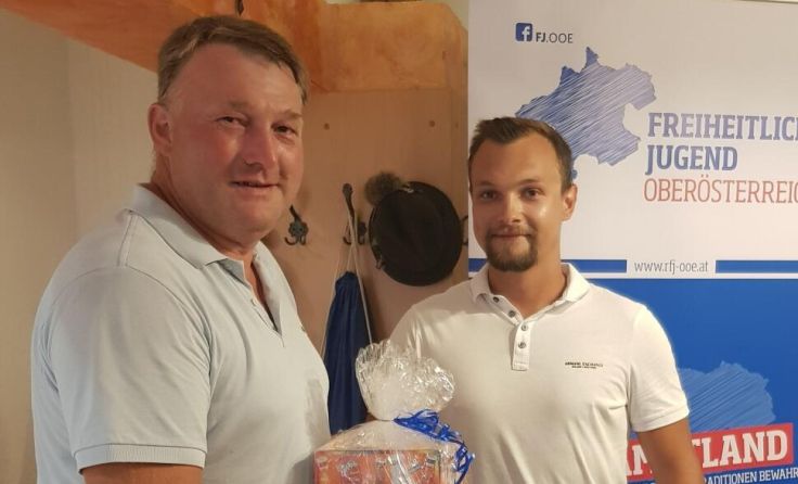 BR Markus Steinmaurer (l.) mit dem neu gewählten Obmann Thomas Eschholz (Foto: FPÖ Bezirk Gmunden)