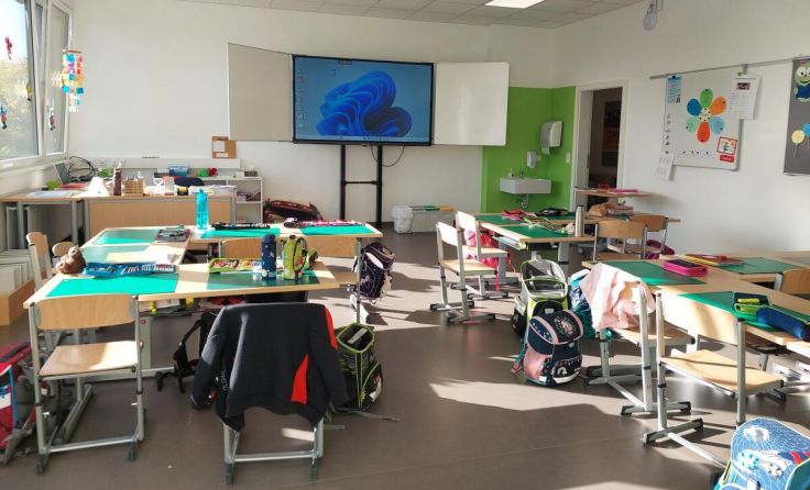 Die Schüler haben ihre neuen, modernen, Klassenräume bereits in Besitz genommen. (Foto: Toth)