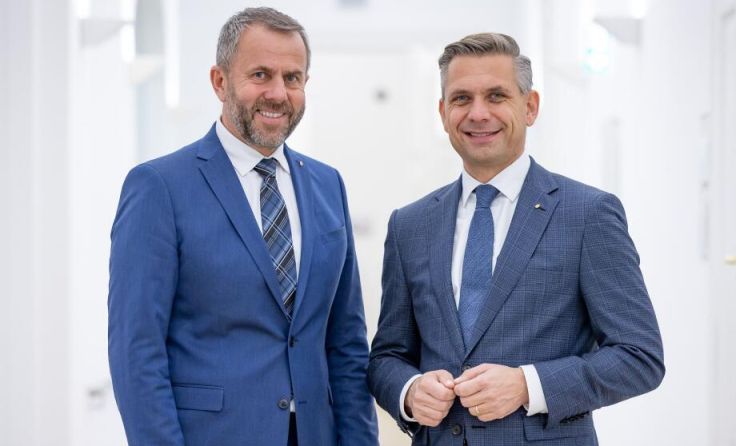 LAbg. Rudolf Raffelsberger, Soziallandesrat Wolfgang Hattmannsdorfer (Foto: Land OÖ/Bayer)
