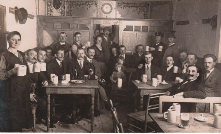 Blick in Eberls Bierstube, Traungasse (Foto: Archiv Richard Henter)