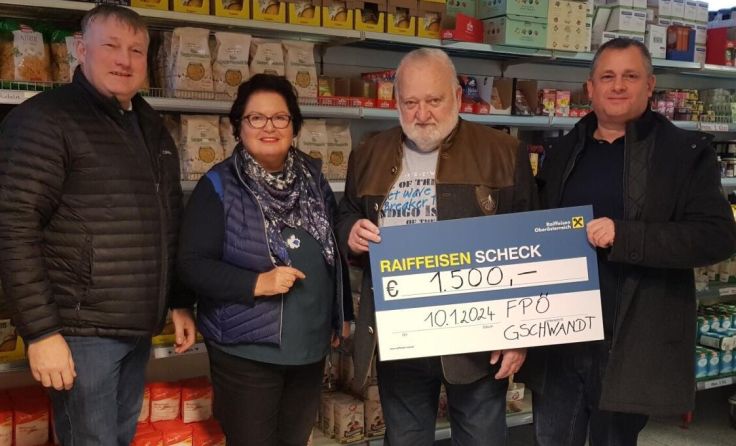 Spendenübergabe (Foto: FPÖ Gschwandt)