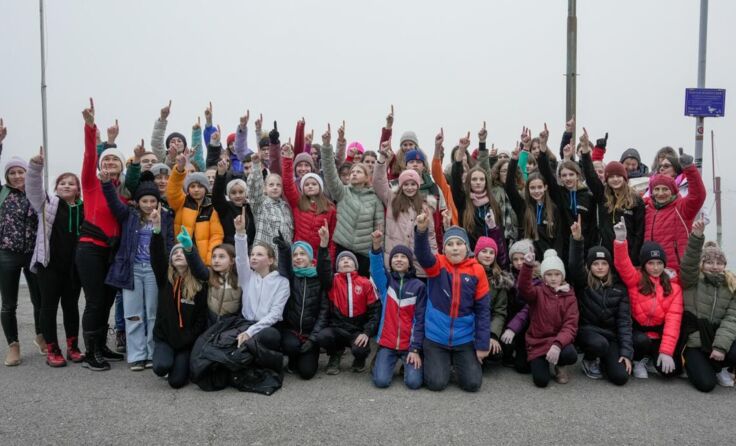 Schüler des BRG/BORG Schloss Traunsee tanzen zu "Break The Chain". (Foto: Elliot Loidl)