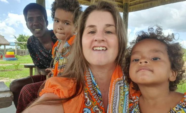 Alice mit ihrer Familie: Koira, Rahel und Lilly (Foto: Lugstein)