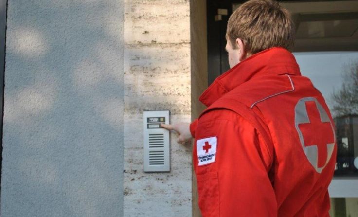 Werber des Roten Kreuzes informieren über das Angebot. (Foto: ÖRK LV OÖ)