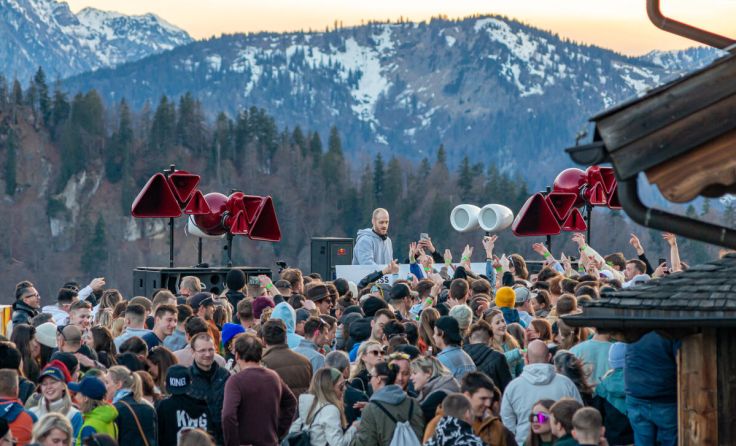 Auf dem Kasberg wurde zu Saisonende ordentlich gefeiert. (Foto: INDIVISUALISTS.COM)