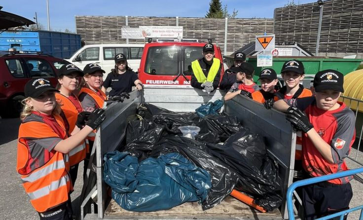 Drei Stunden lang waren die Jugendlichen im Einsatz. (Foto: FF Altmünster)