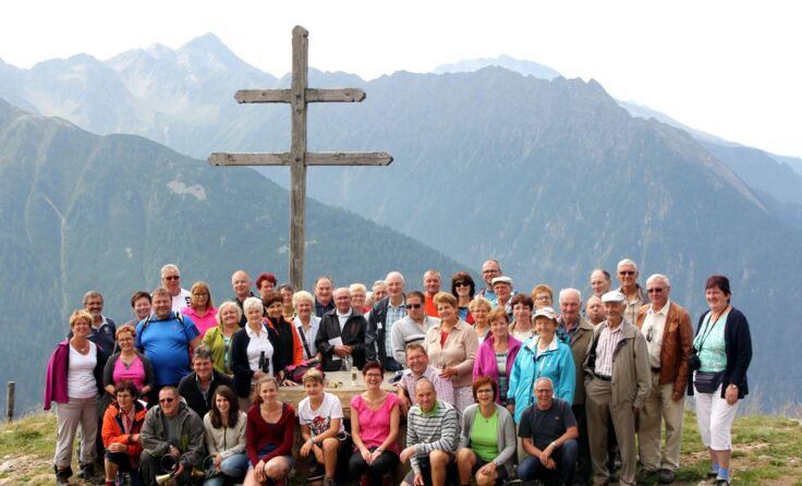 Zahlreichen Teilnehmer nahmen an der Gedenkfahrt zum Jaufenpass teil.