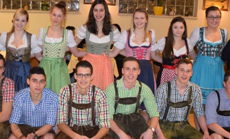 Die Volkstanzgruppe der Landjugend St.Oswald eröffneten den Bauernball.