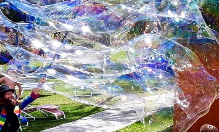 Dr. Bubbles wird mit seiner Seifenblasenshow beim Weinsommer-Fest in Maria Taferl auftreten. 