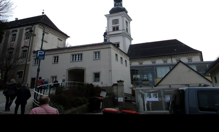 Stift mit Kirche
