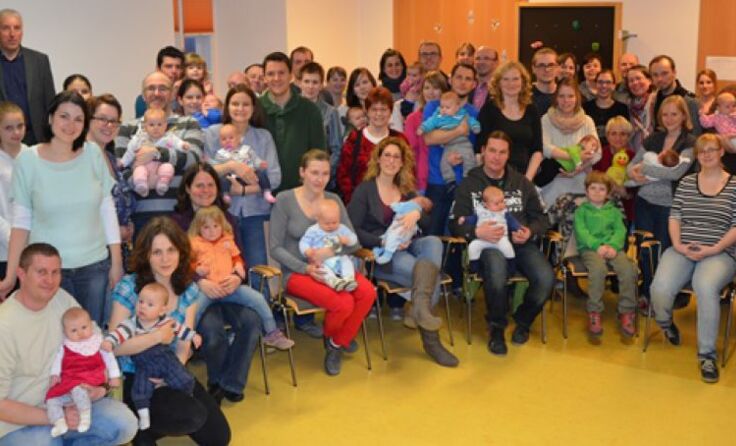 Zahlreiche Eltern und Babys waren im Stadtkindergarten zu Gast. Foto: zVg
