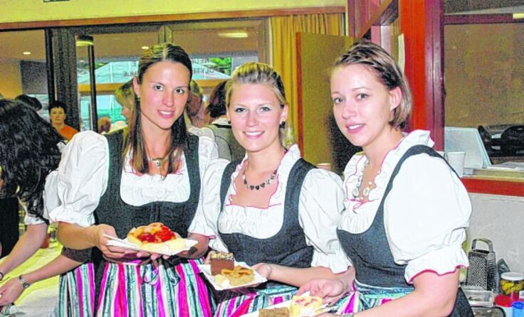 Neben musikalischen Schmankerln werden die Besucher mit selbst gebackenen Mehlspeisen verwöhnt.