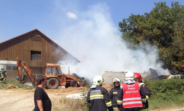 Der Brand drohte auf den Pferdestall überzugreifen. Foto: Freiwillige Feuerwehr Maria Anzbach
