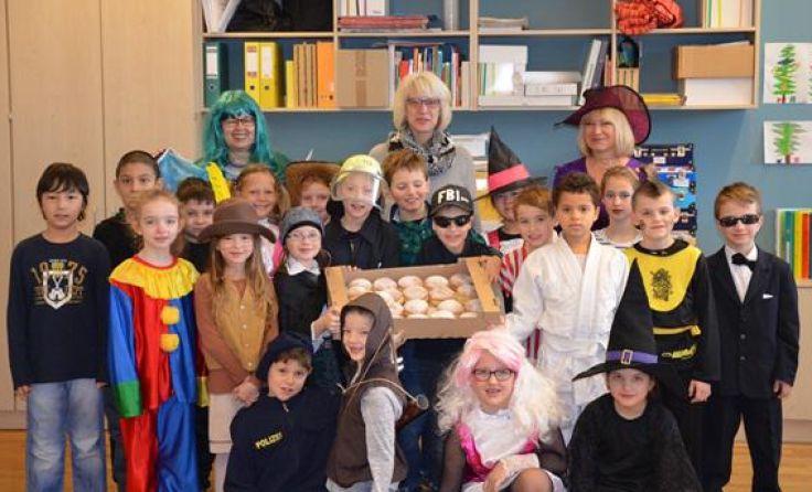 Die Volksschulkinder freuten sich über die süße Überraschung. Foto: zVg
