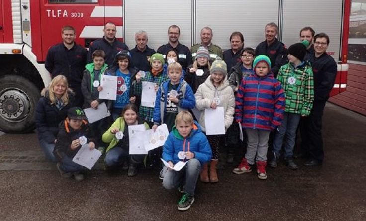 Die Volksschüler zu Besuch bei der Feuerwehr Foto: zVg