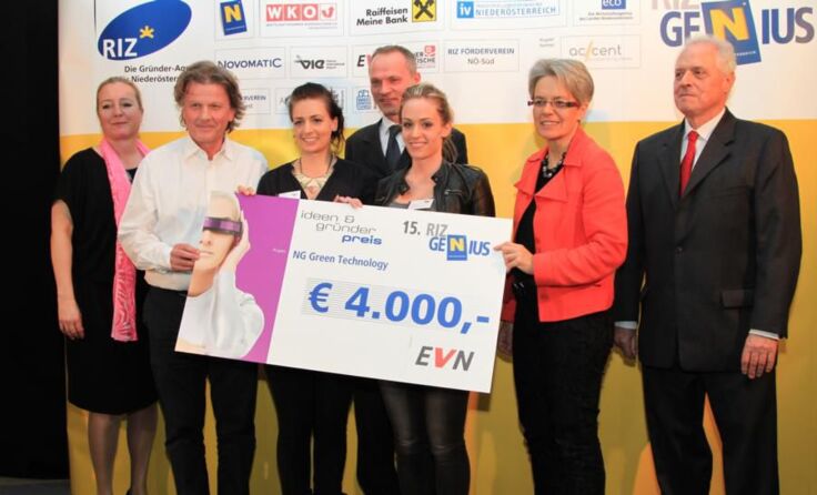 Das Team der NG Green Innovations GmbH bei der Verleihung des RIZ Genius Awards Foto: Hebe