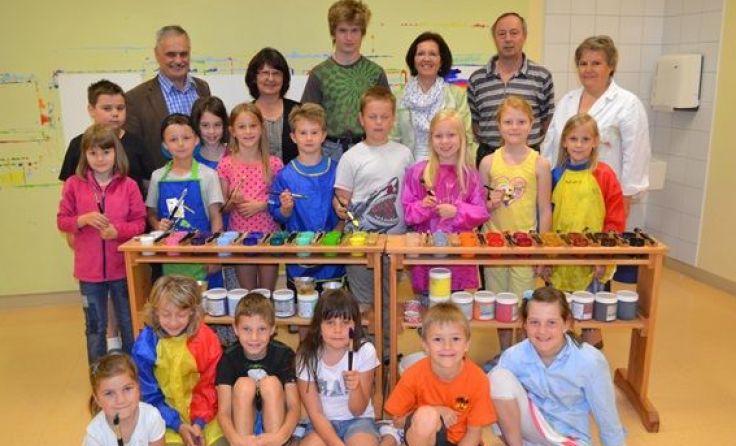 Die Kids freuen sich über ihren neuen Malfreiraum. Foto: zVg