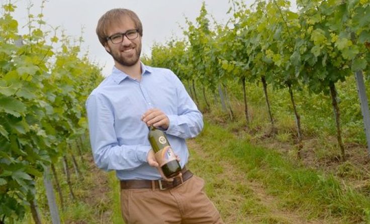 Bio-Winzer Viktor Fischer freut sich über die Auszeichnung. Foto: Biohof Fischer