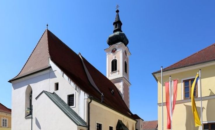 Die Katholische Pfarrkirche des Heiligen Rupert in Traismauer Foto: Bwag/Wikimedia