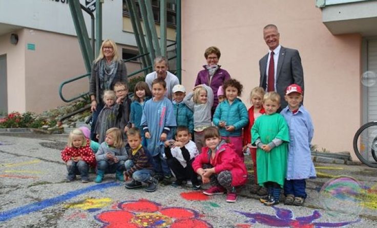 Die Kinder ließen Weinburgs Straßen erblühen. Foto: Michael Strasser