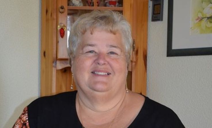 Loisi Secnicka präsentiert in Markersdorf heiter besinnliche Mundarttexte. Foto: mai