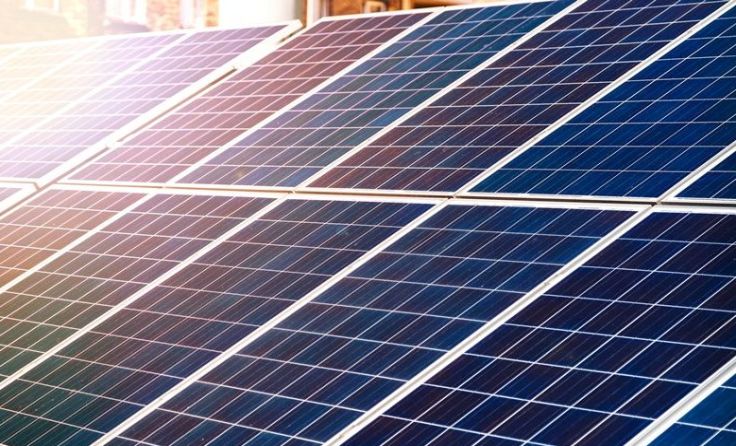 Die Bevölkerung soll zum Thema Photovoltaik informiert werden. Foto: Vladeep/Shutterstock.com