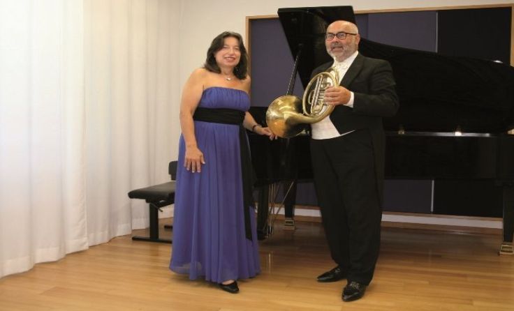 Johanna Horny und Roland Horvath sorgen für adventliche Klänge in St. Christophen.