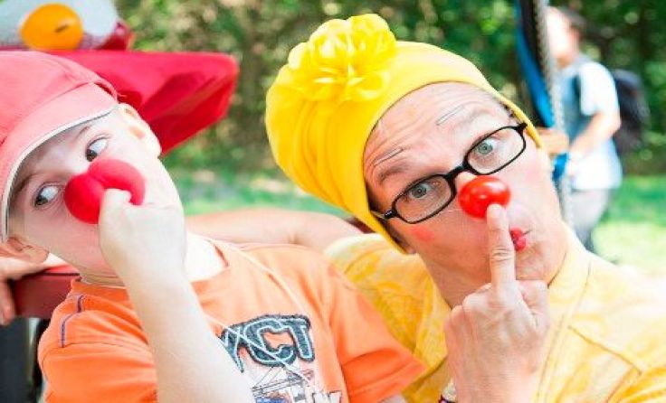 Spaß und Freude stehen im Mittelpunkt. Foto: Jürgen Hammerschmid/ROTE NASEN Clowndoctors